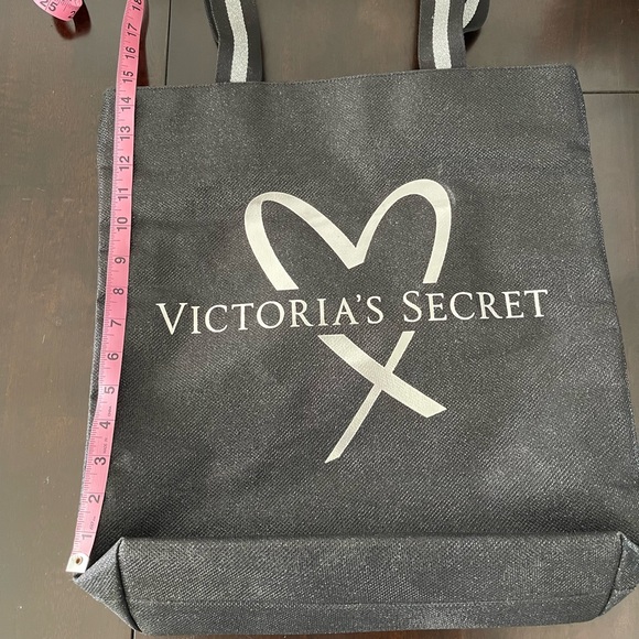 NWOT Victoria’s Secret sparkle tote bag with heart - Picture 4 of 4